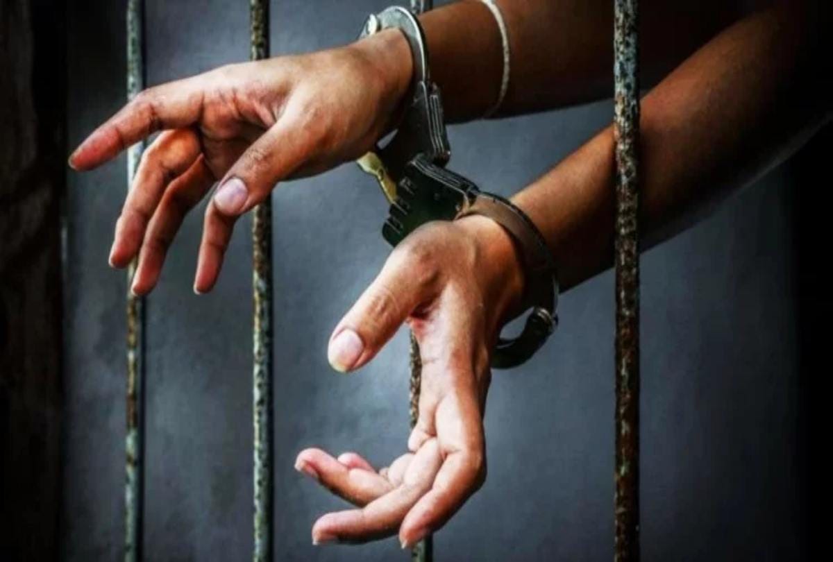 After beaten a man UP police Sprinkled salt on wound 
