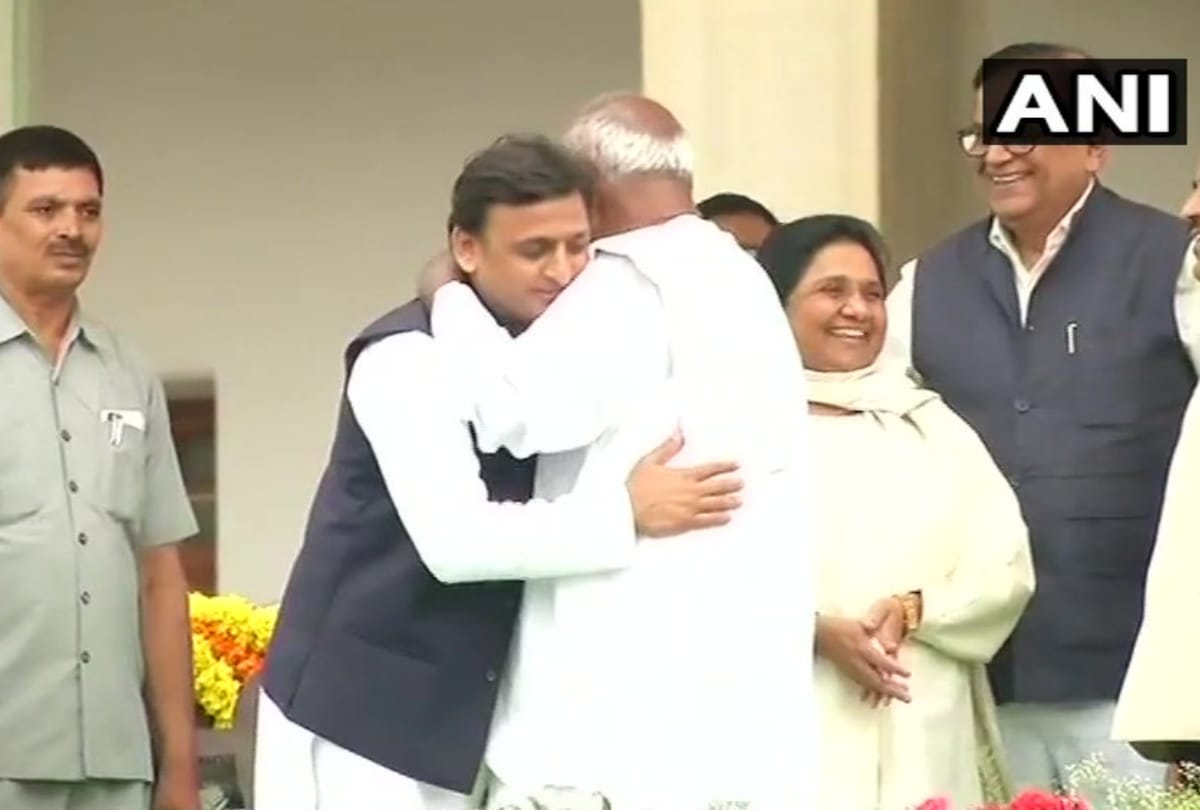 West Bengal CM mamata banerjee was unhappy at kumaraswamy oath ceremony in karnataka