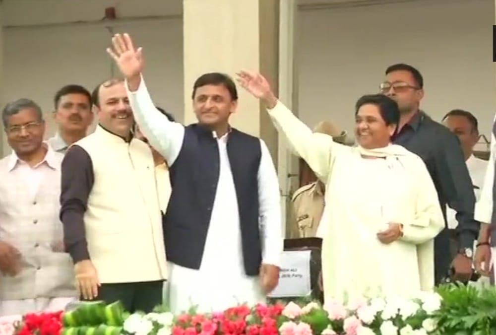 Pooolitical discussion between Akhilesh yadav and Mayawati