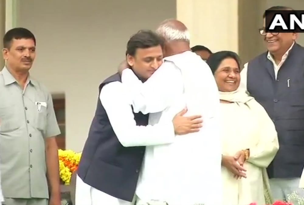 akhilesh yadav and mayawati on karnataka chief minister swearing in.