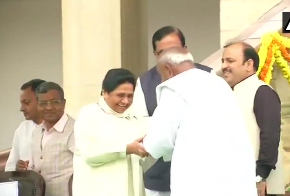 akhilesh yadav and mayawati on karnataka chief minister swearing in.