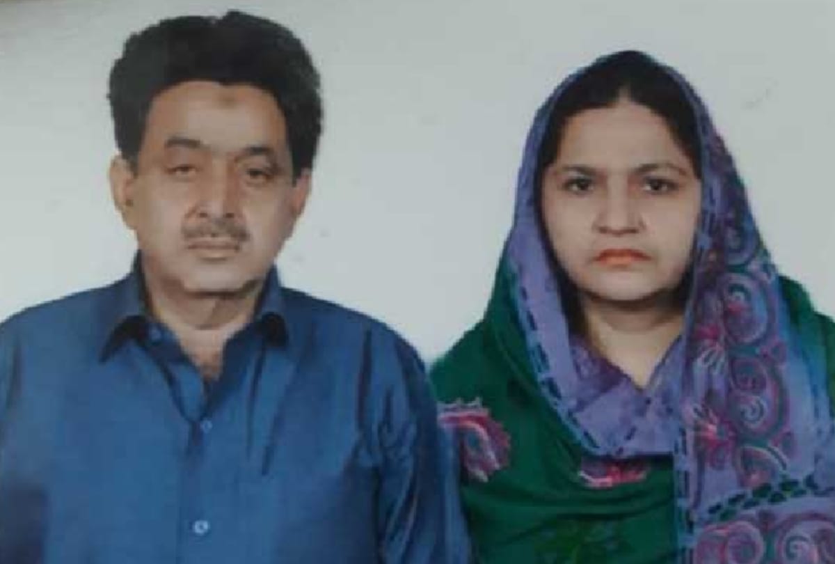 The only son had murdered his parents with the help of his friends , the police solved the mystery