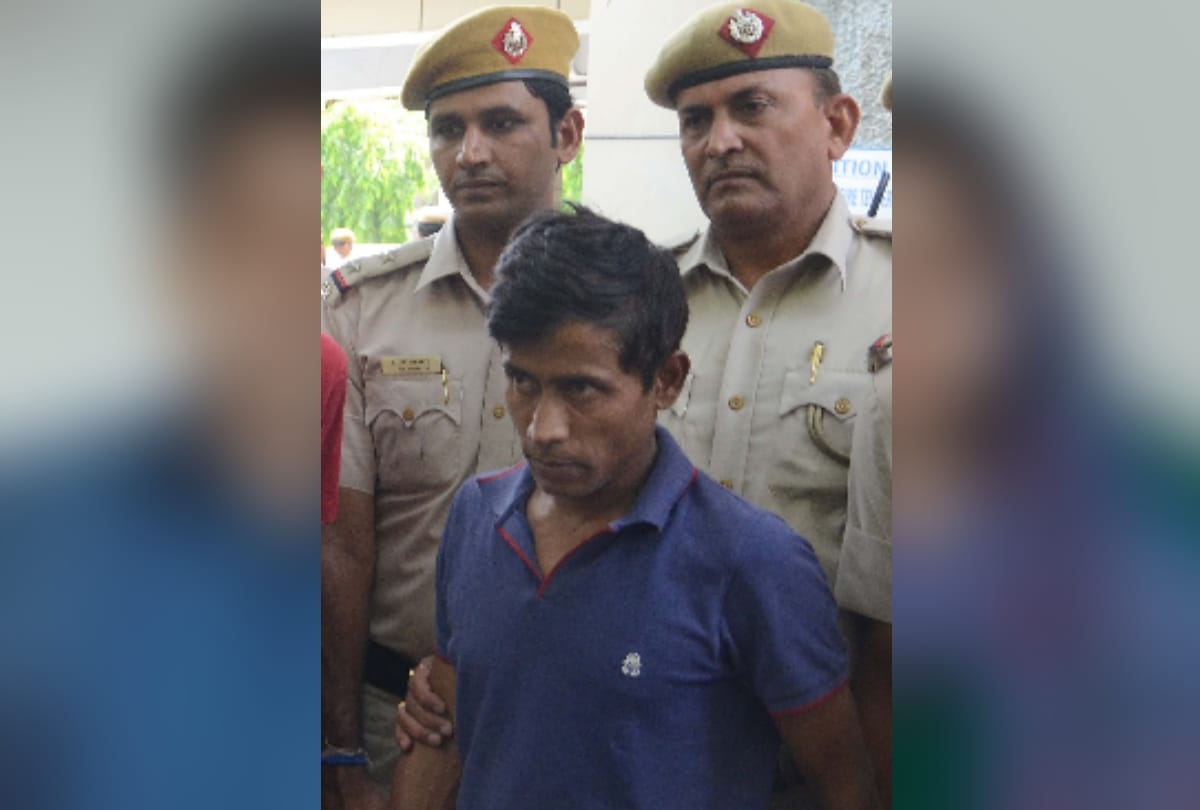 The only son had murdered his parents with the help of his friends , the police solved the mystery