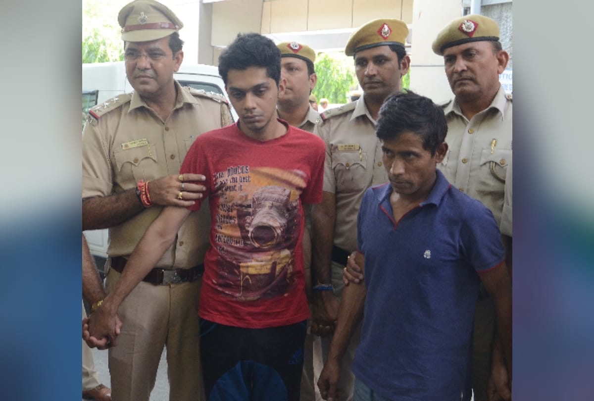The only son had murdered his parents with the help of his friends , the police solved the mystery