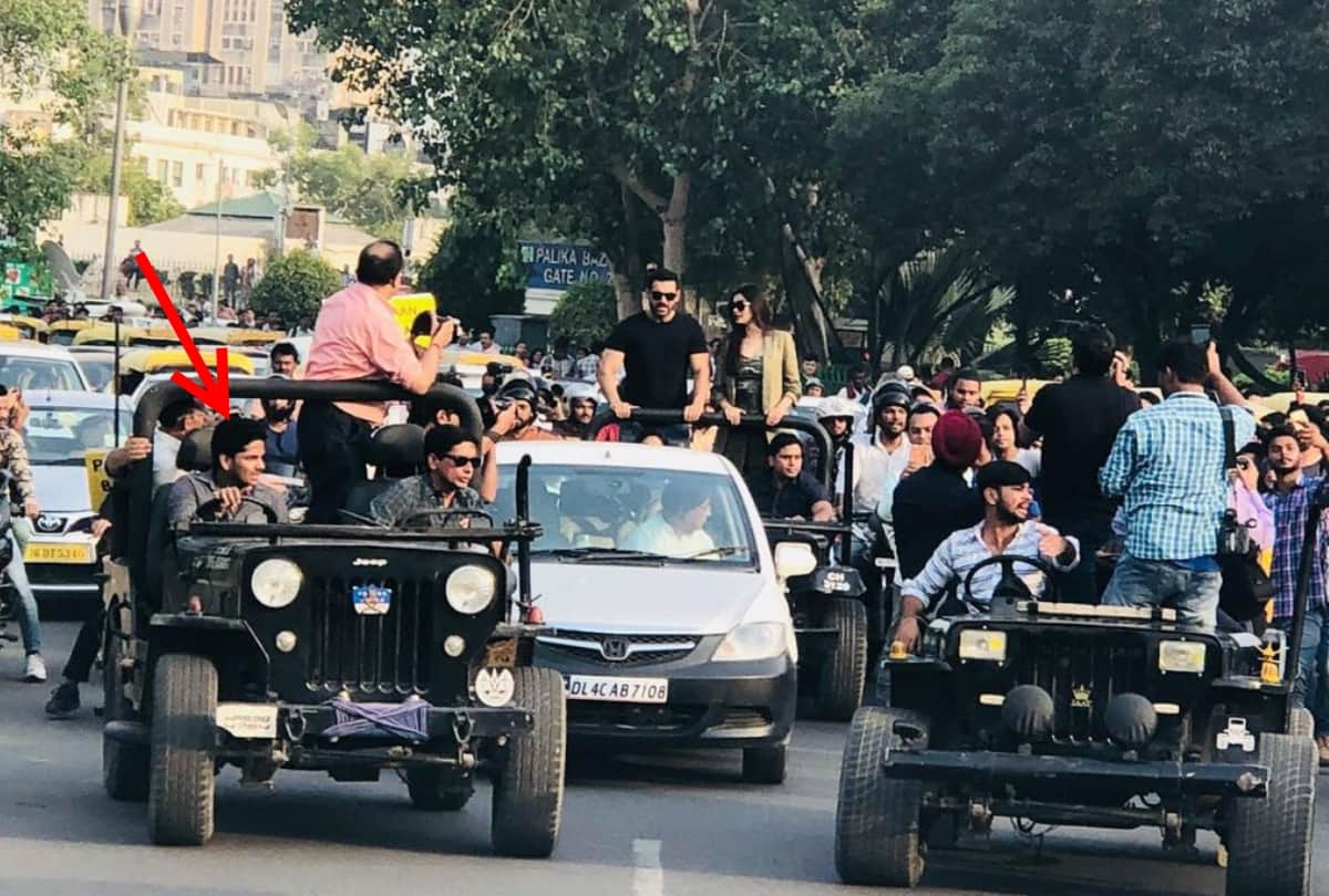 john abraham reach cp for parmanu promotion a biker beat actor jeep driver for hitting delhi ncr