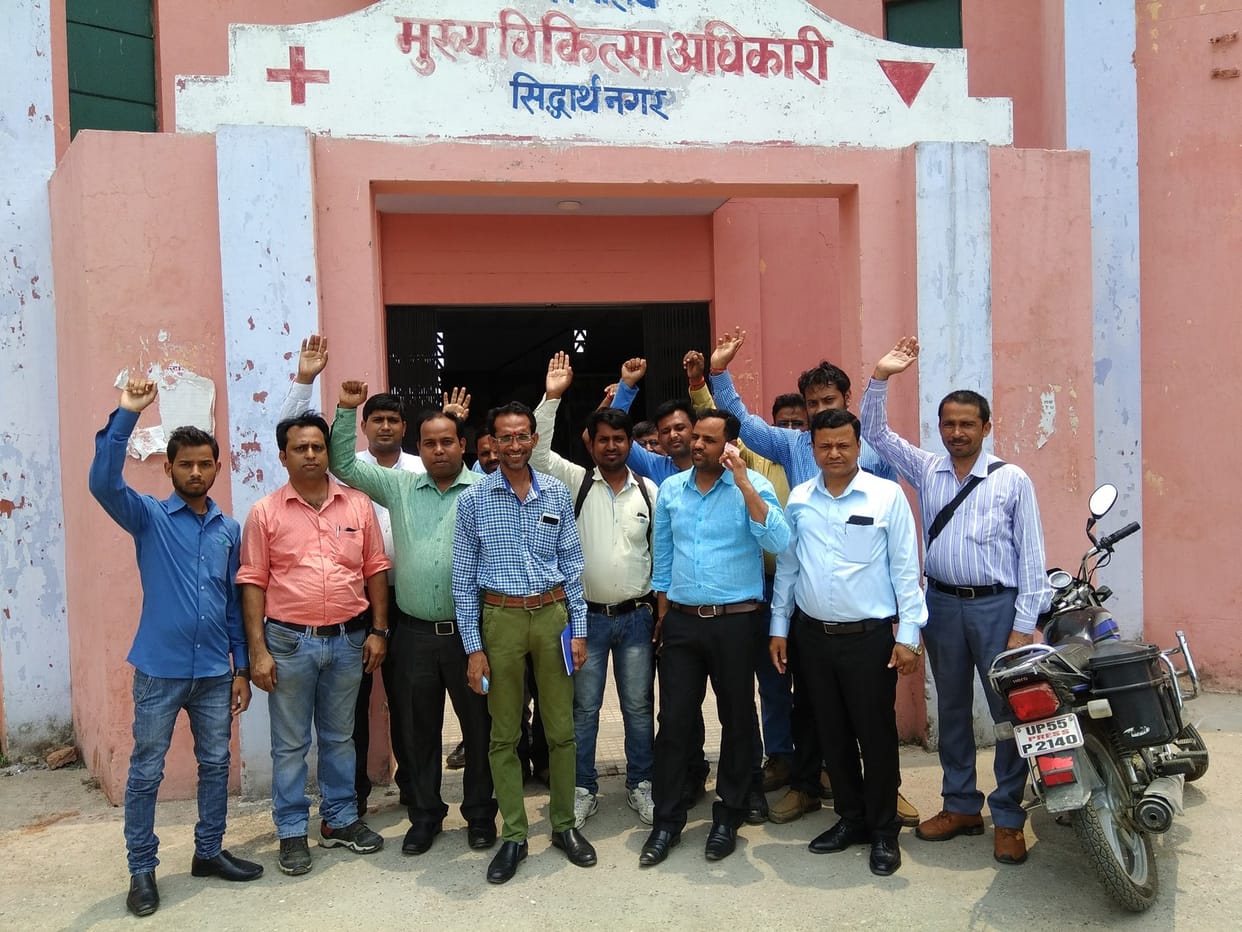 बर्खास्त कर्मियों के समर्थन में कार्य बहिष्कार