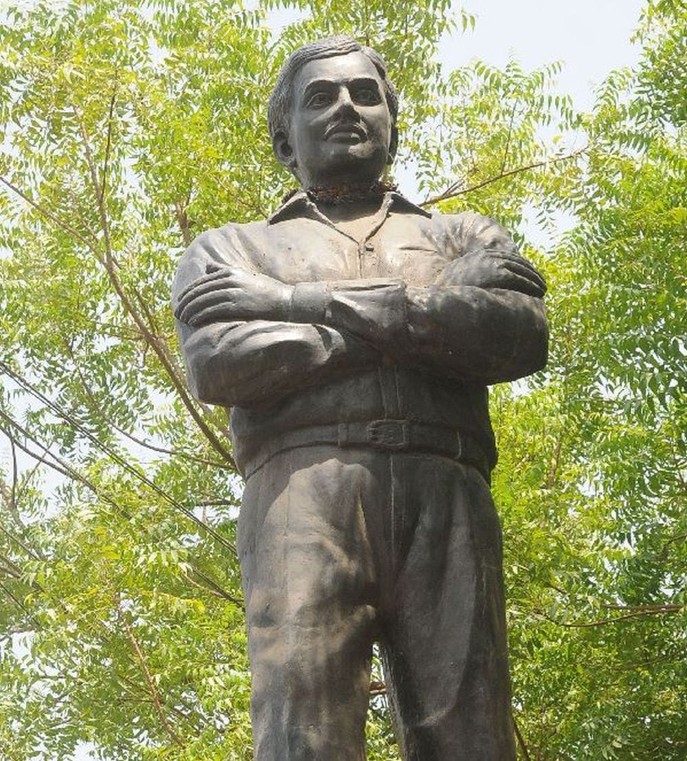 the statues of great men does not cleaned in agra 