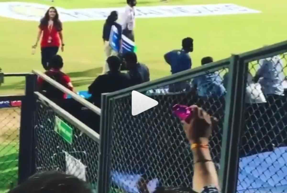 preity zinta gives flying kiss to her fan at ipl stadium video viral