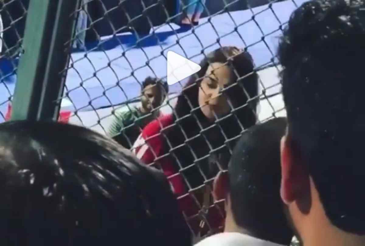 preity zinta gives flying kiss to her fan at ipl stadium video viral