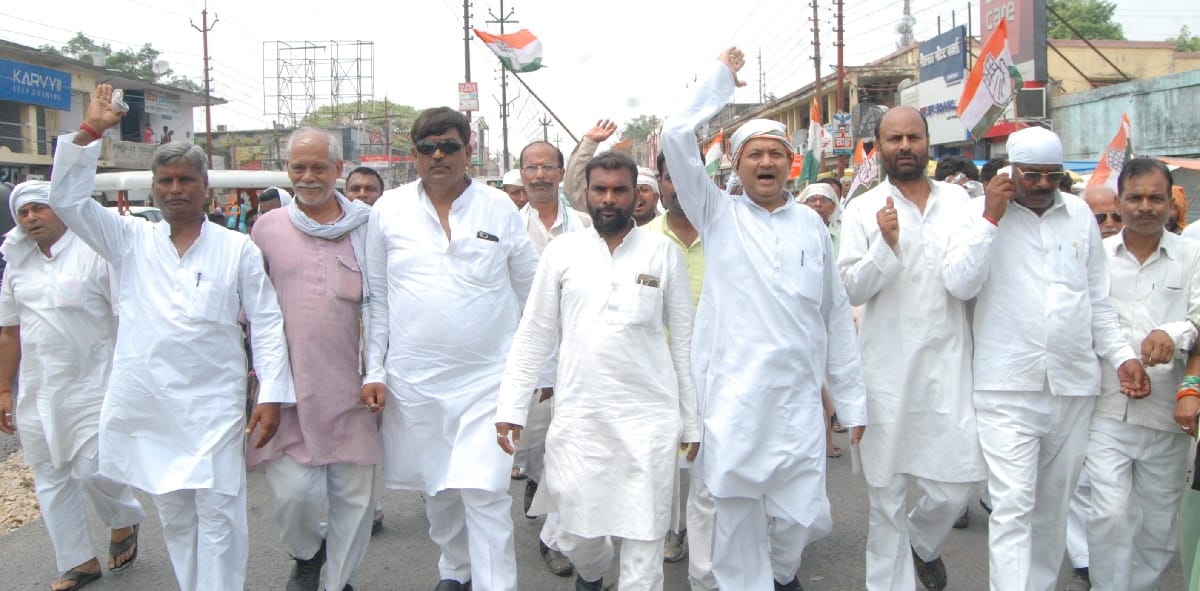पेट्रोल-डीजल में मूल्यवृद्धि पर कांग्रेस ने किया प्रदर्शन