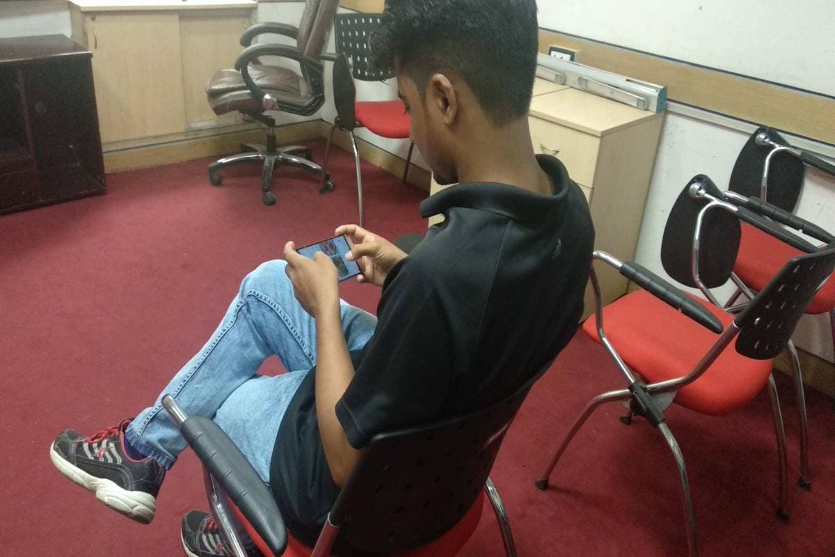Indian students check smartphones 150 times daily, this is the proof addiction to their phones