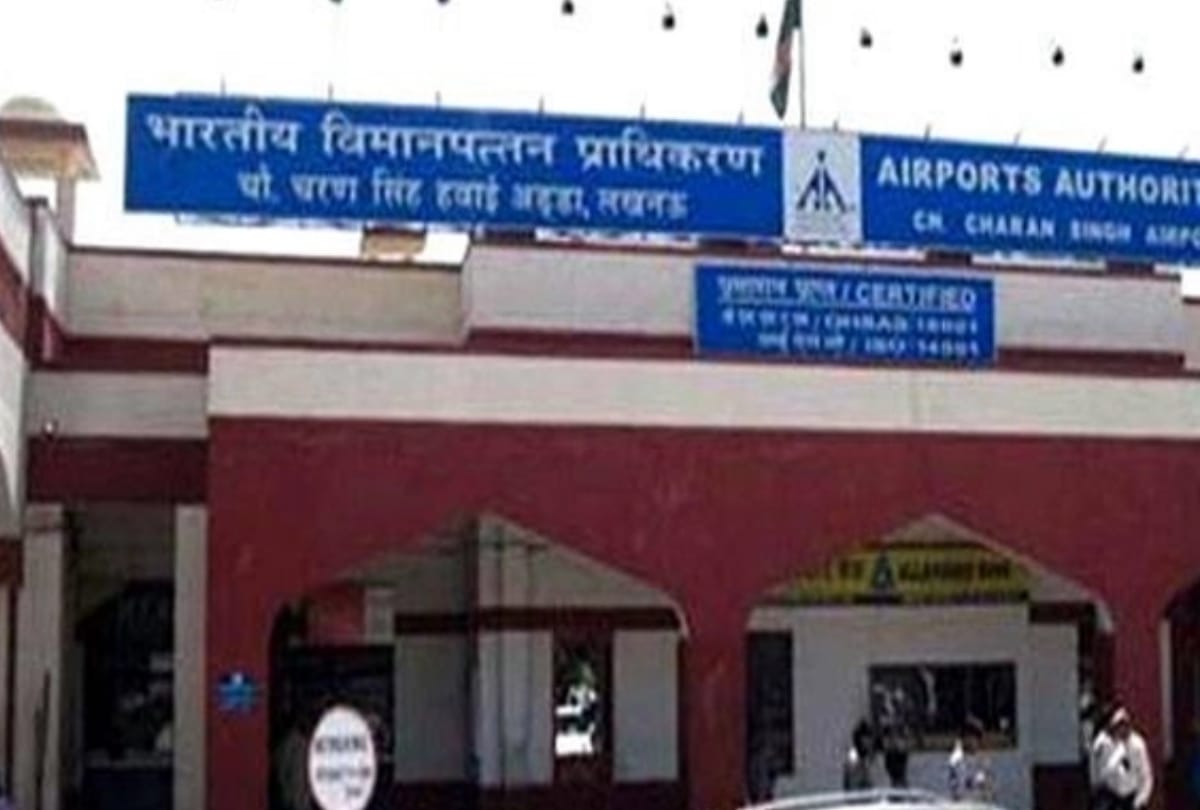 passengers worried when plane bended on one side while landing