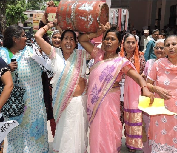 Cong protest on inflation due to petrol price