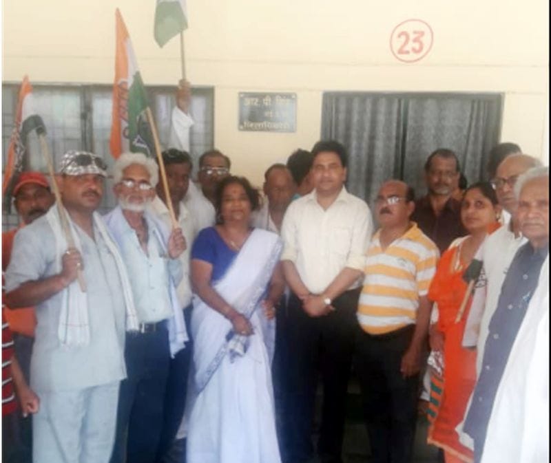 पेट्रोल-डीजल के दामों में वृद्धि के विरोध में कांग्रेसियों ने प्रदर्शन