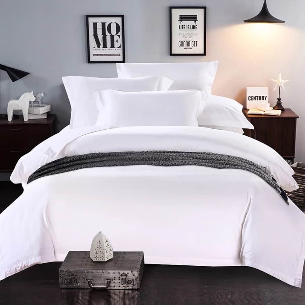 Interesting Reasons why Hotels Use White bed Sheets 