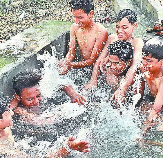 loo me saavdhaani apnaaye