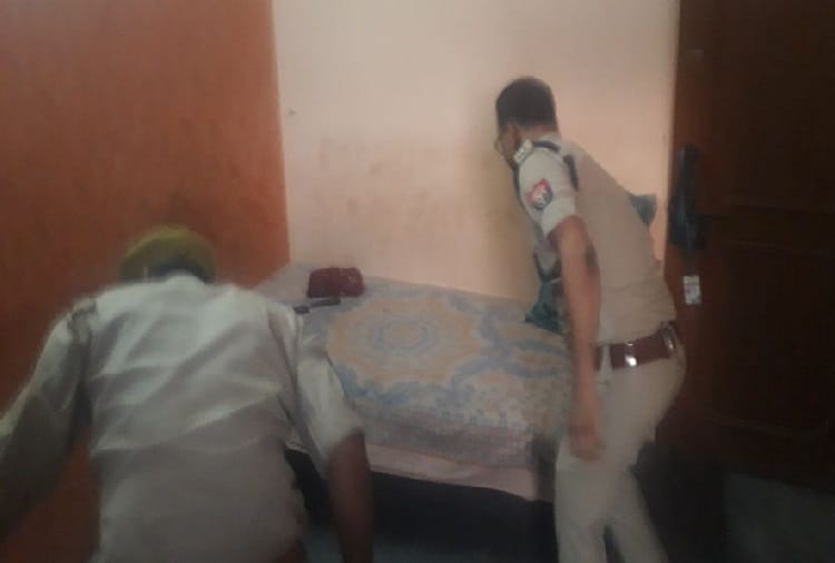 impact of Amar Ujala's news, raid and police caught illegal liquor