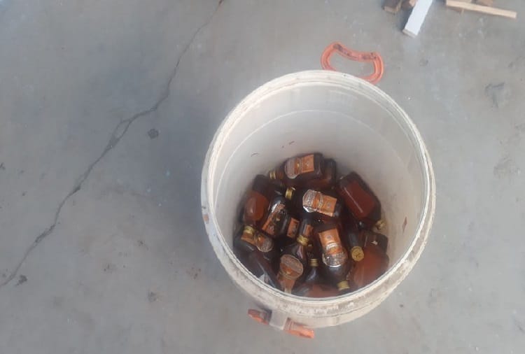 impact of Amar Ujala's news, raid and police caught illegal liquor