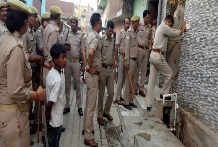 impact of Amar Ujala's news, raid and police caught illegal liquor