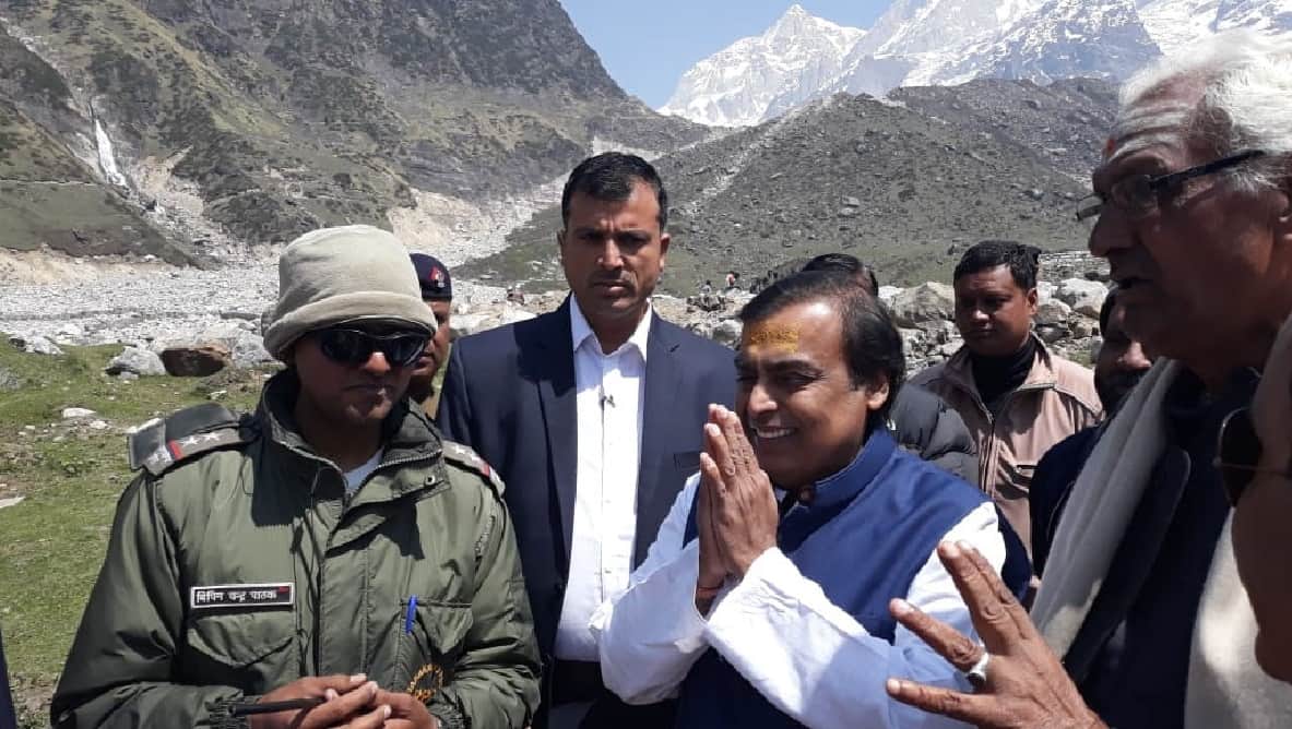 Mukesh ambani arrives badrinath kedarnath dham with daughter in law