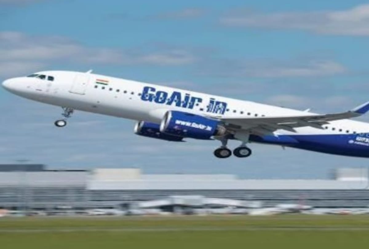 passengers worried when plane bended on one side while landing