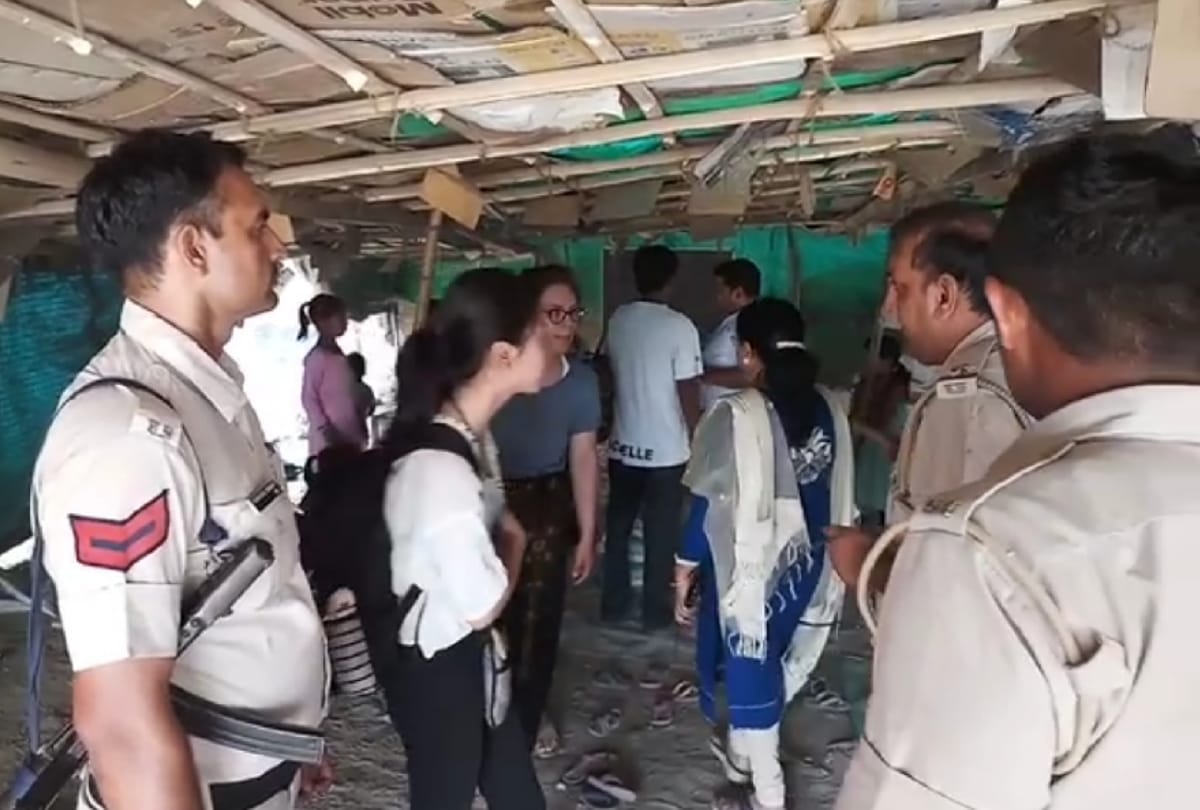 police caught 2 foreign girls to teaching local boys in hut at faridabad