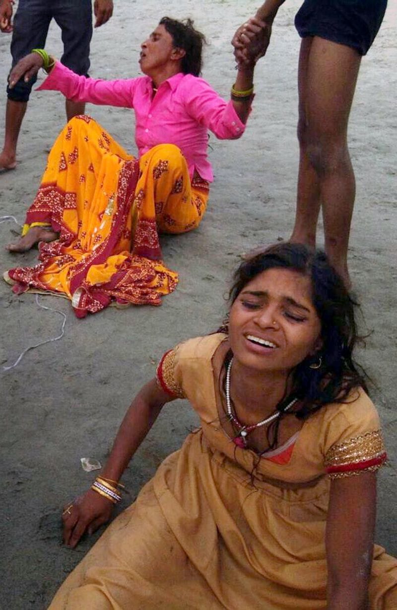 गंगा में सात श्रद्धालु डूबे, एक की मौत, 6 बचाए