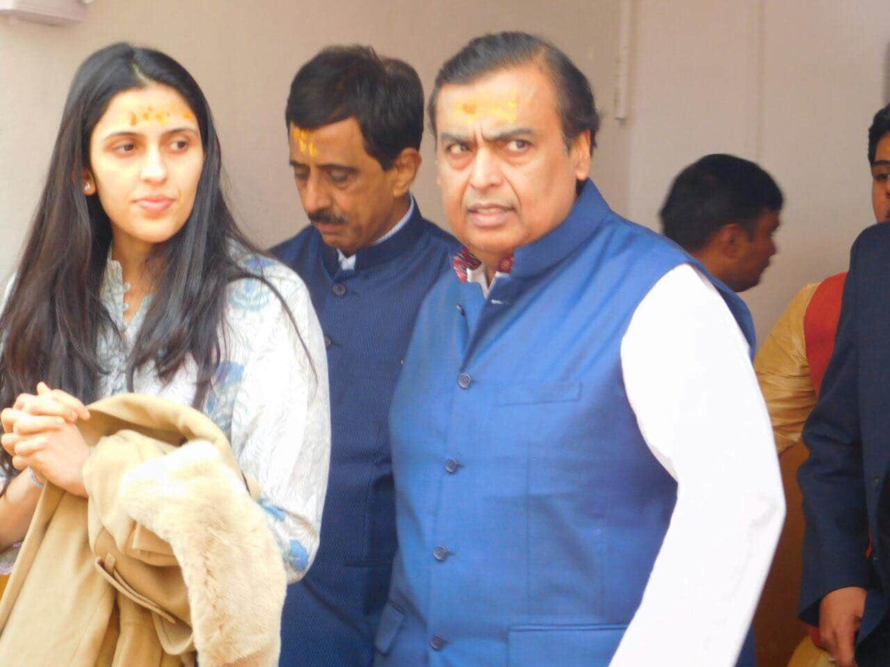 Mukesh ambani arrives badrinath kedarnath dham with daughter in law