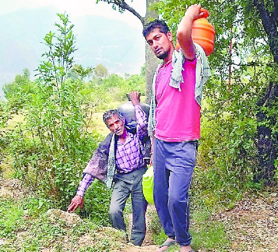 Population of one thousand people suffering from drinking water crisis for two months