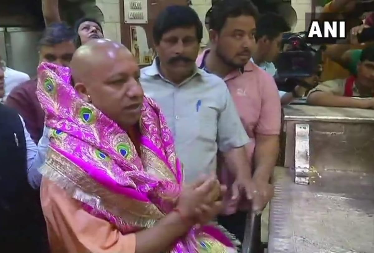 up cm yogi adityanath visit delhi kalkaji temple, prayed for win in kairana by election