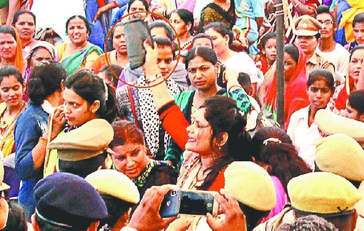 CM showed black purse