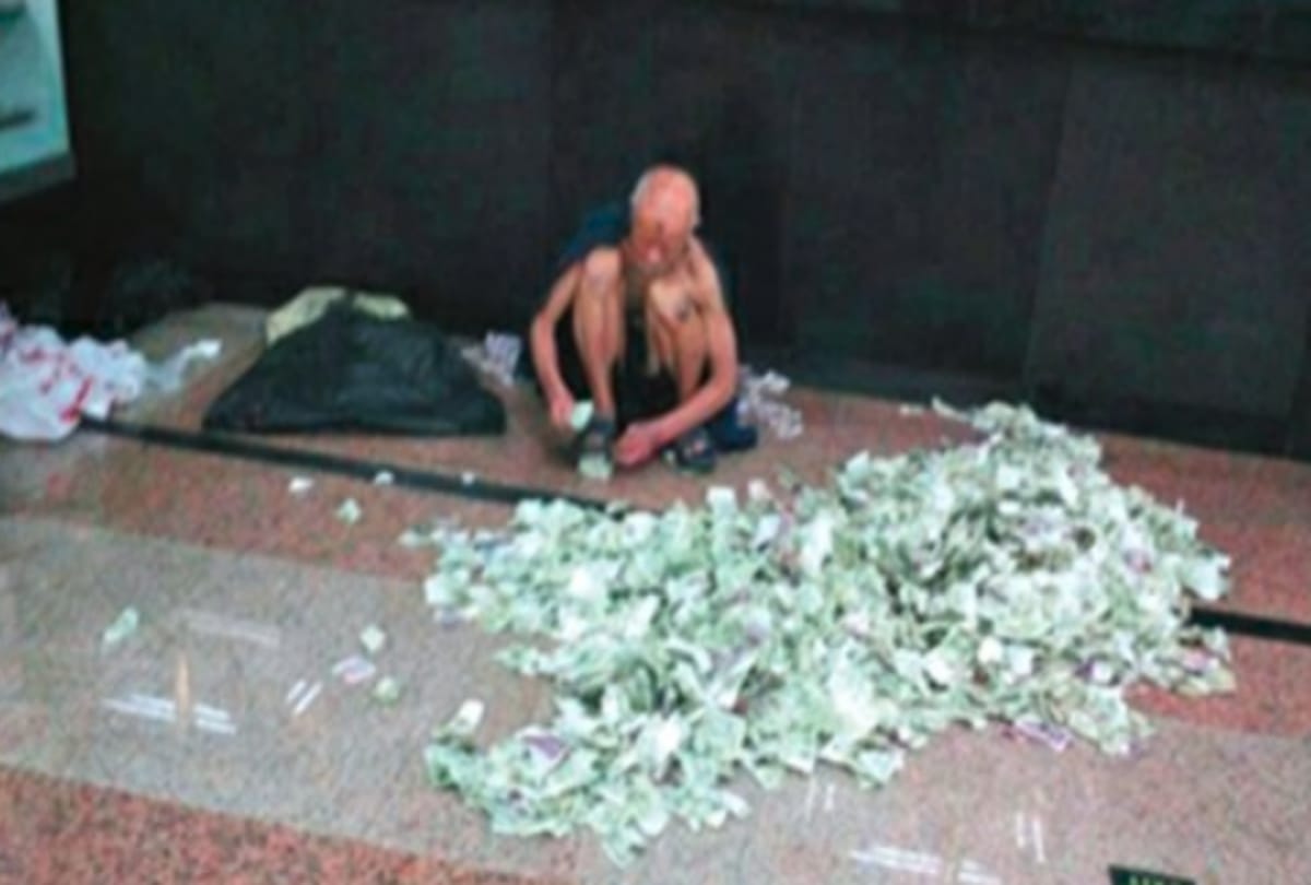 China richest beggar earns lakh a month 