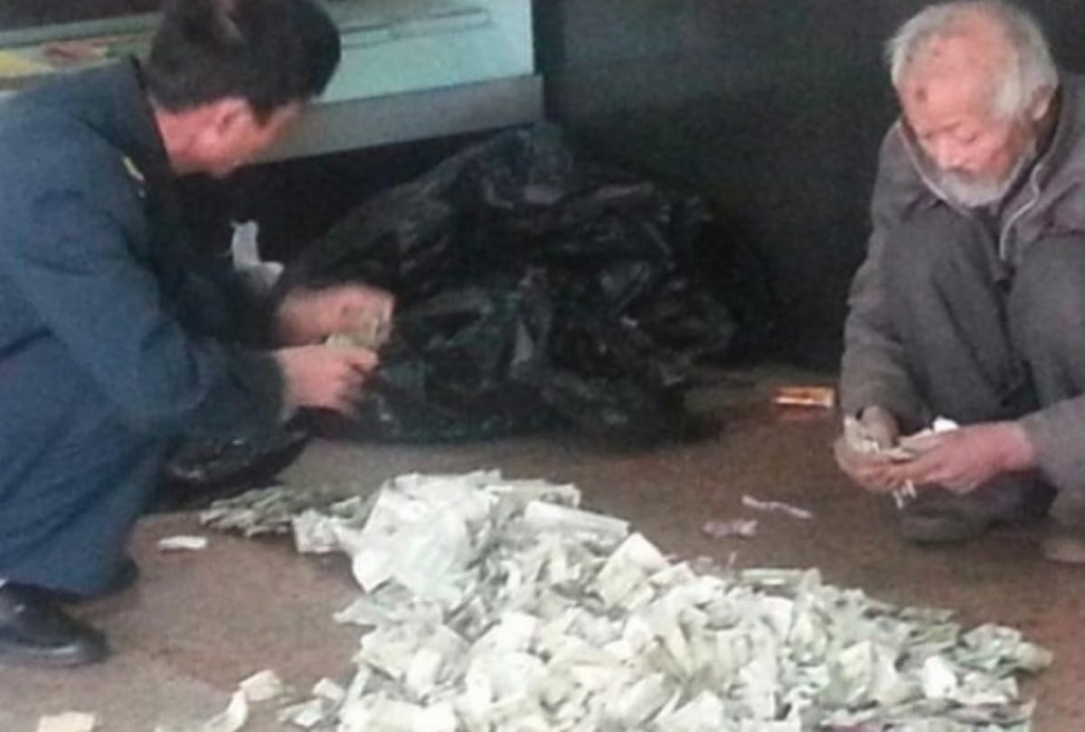 China richest beggar earns lakh a month 
