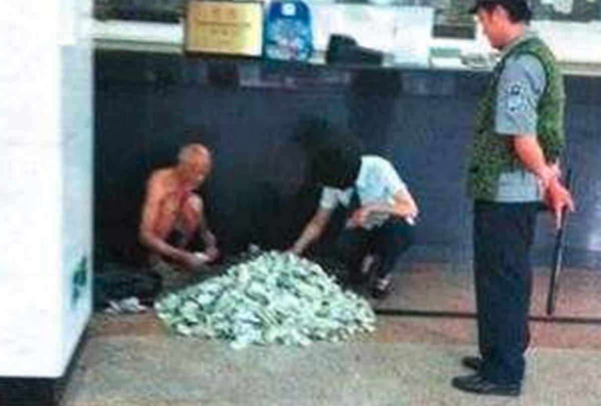 China richest beggar earns lakh a month 