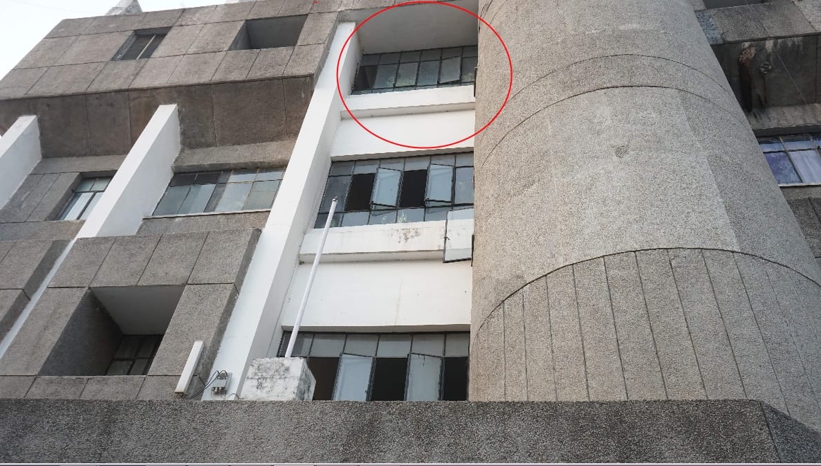 Employee jumped from bsnl building and died in dehradun