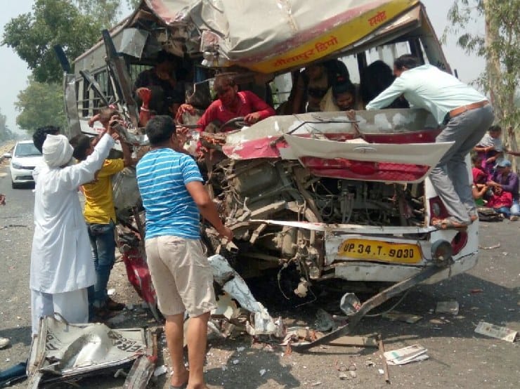 20 passengers injured in bus mixer collission