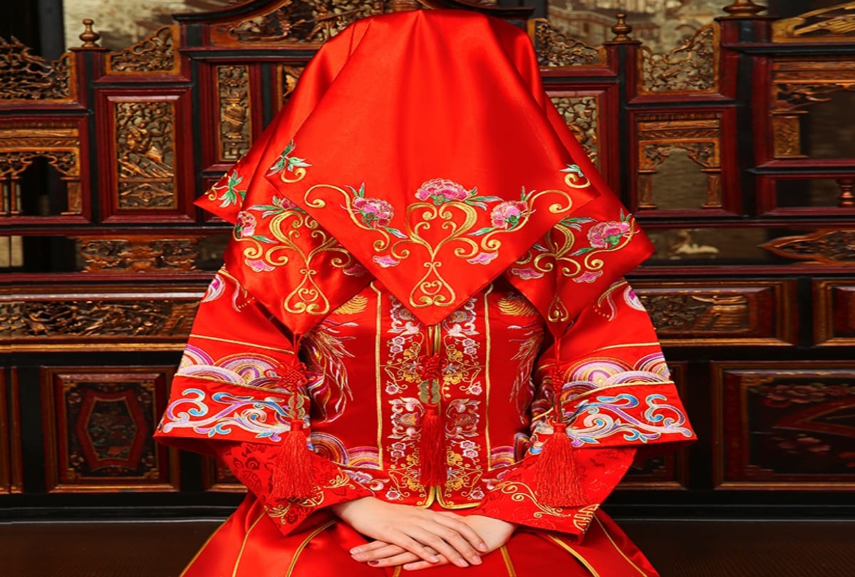 Bride In China Ask Her Guest To Molest And Touch Her To Collect Money For Honeymoon