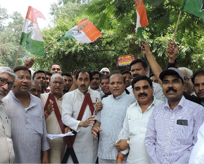 Congress protest on petrol price rise