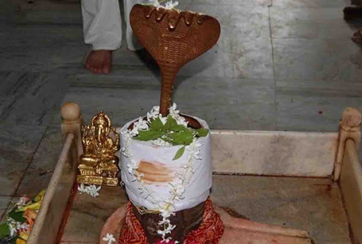 Shivaling disappeared from ancient temple