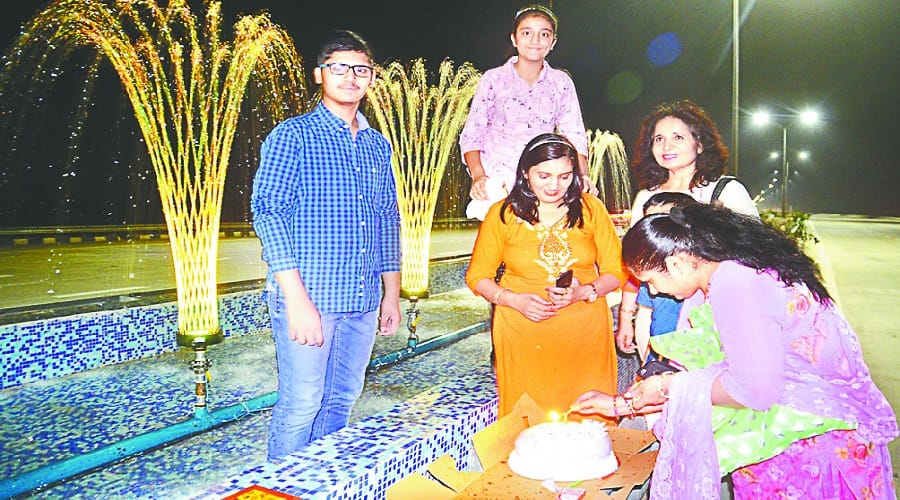 Birthday cake on Eastern Peripheral Expressway