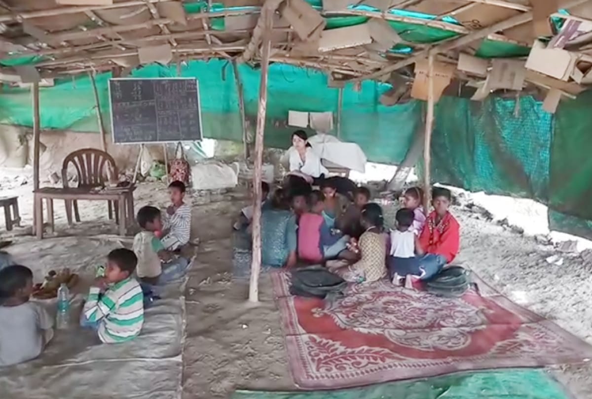 police caught 2 foreign girls to teaching local boys in hut at faridabad
