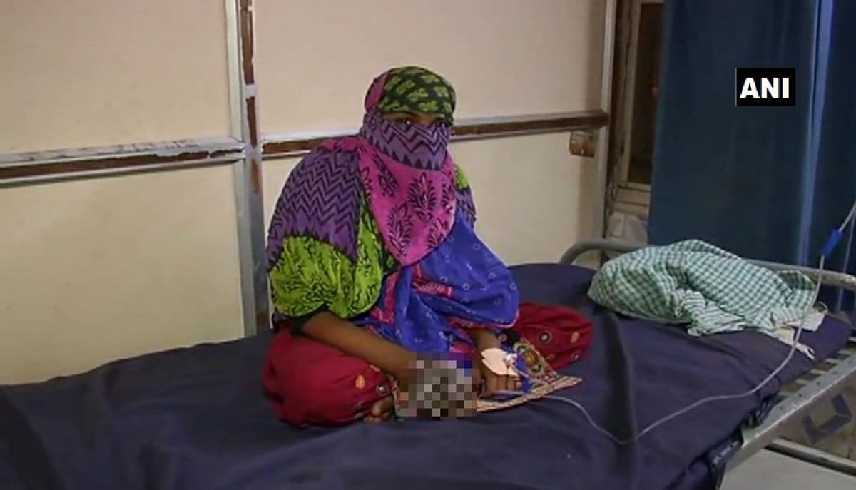 minor forced to dip her hands in hot oil to prove that she is not having affair with her  neighbour