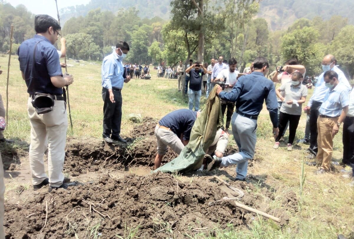 Himachal Pradesh Man kills wife Body found buried after two years