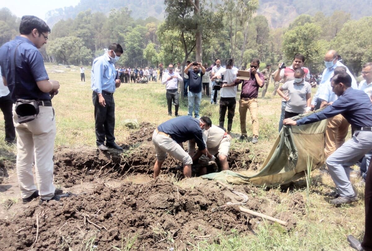 Himachal Pradesh Man kills wife Body found buried after two years