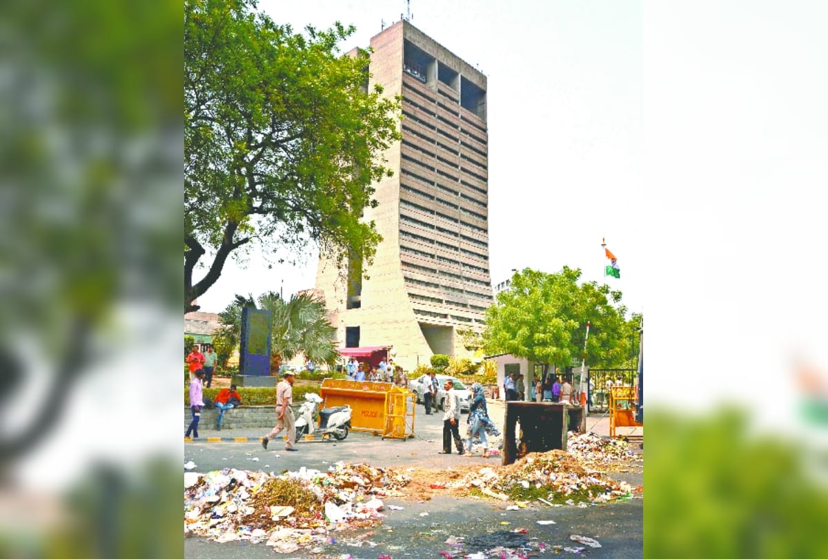 1406 crores rupees outstanding of North Delhi Municipal Corporation on South Delhi
