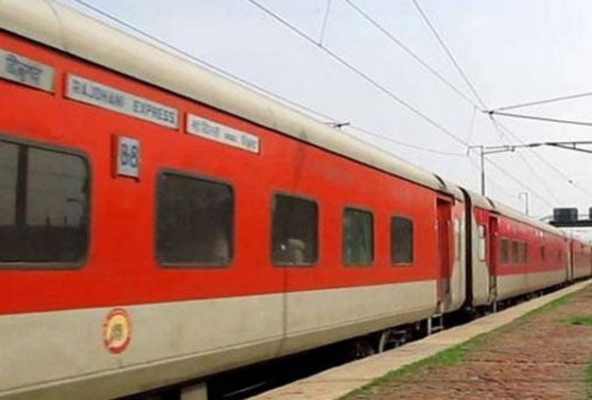 ac of rajdhani express failed at charbagh station lucknow