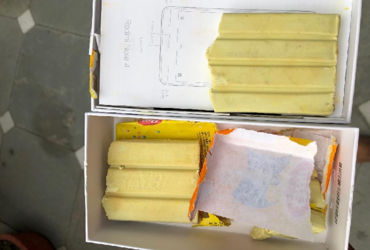 man ordered redmi note 4 from flipkart, after opening saw soap in it, lodged complaint