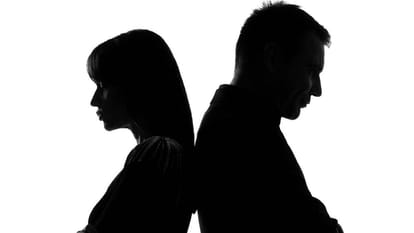 smartphones and social media Increasing stress between relationship of husband and wife