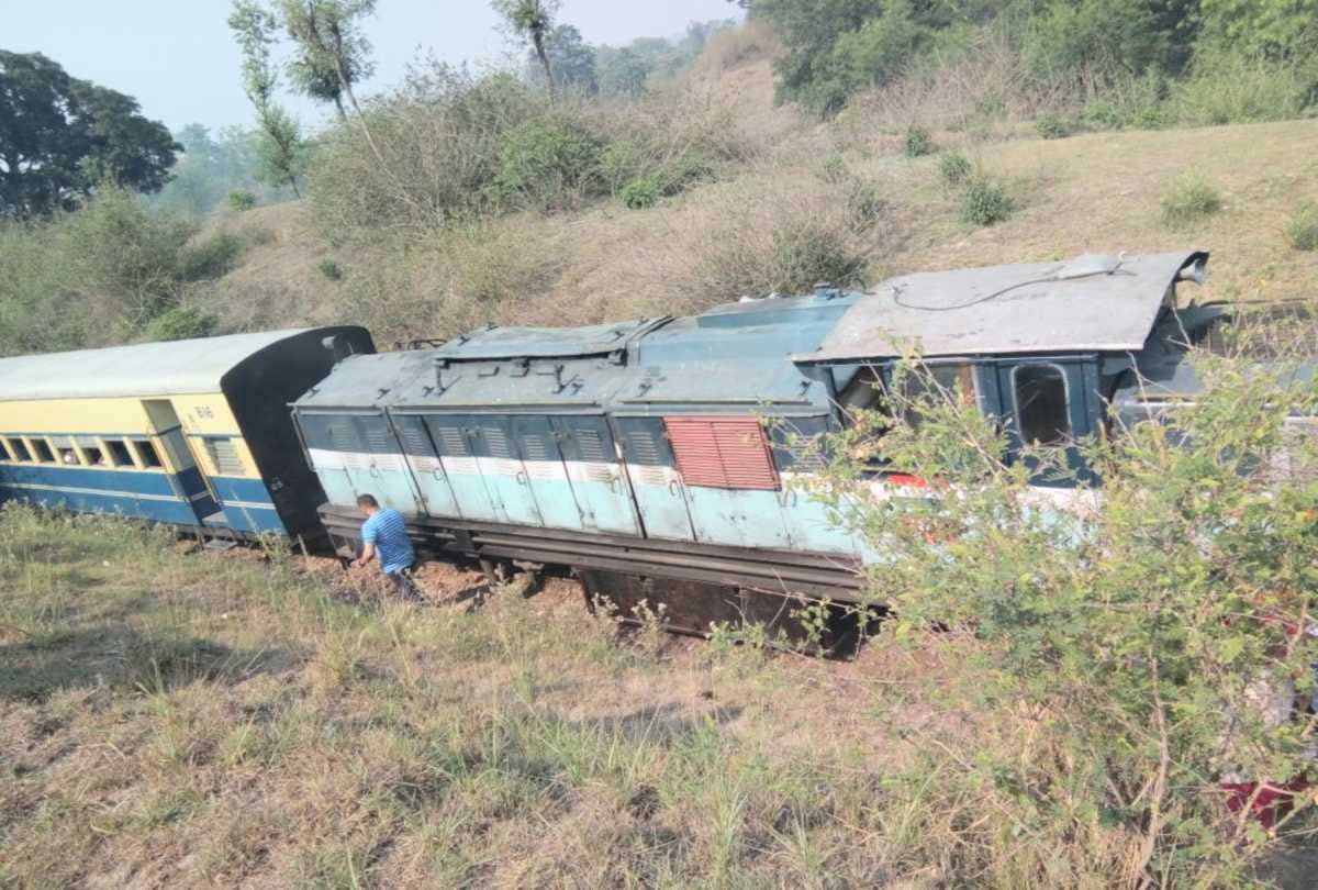 train engine derails on pathankot joginder nagar rail line