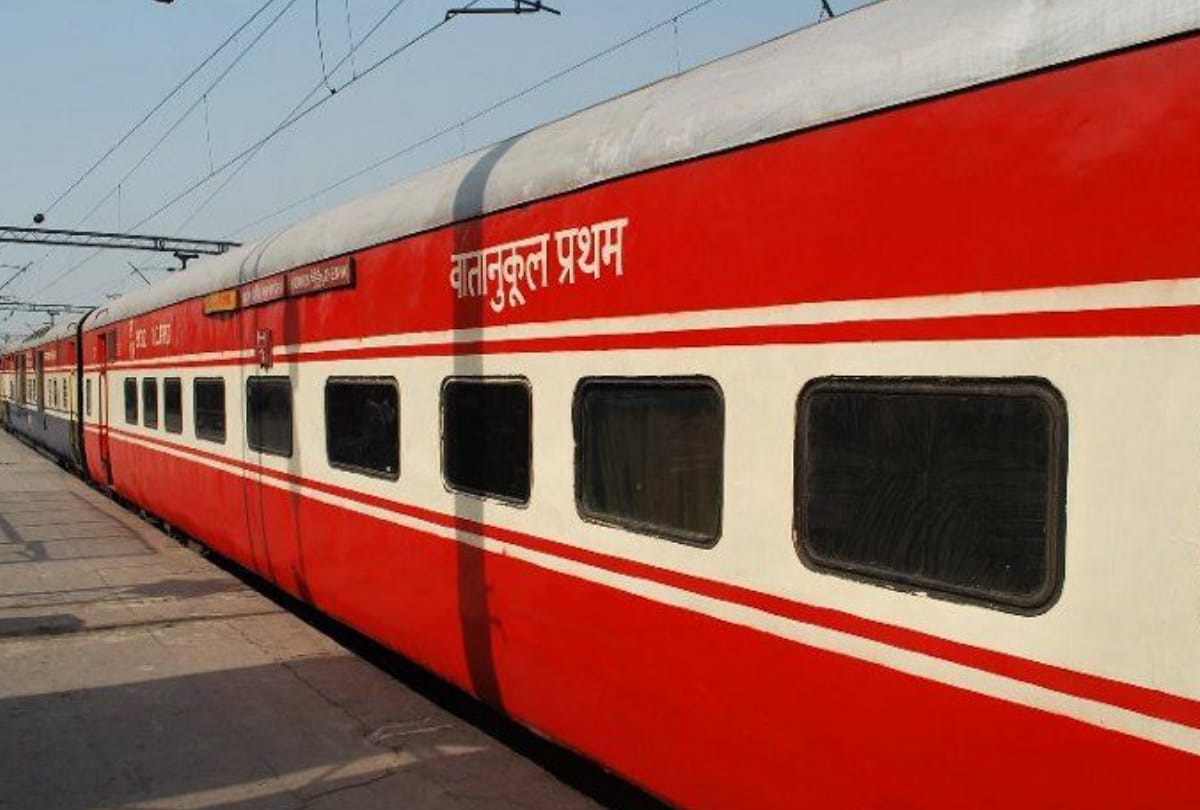 passengers are facing many problems during the train journey 
